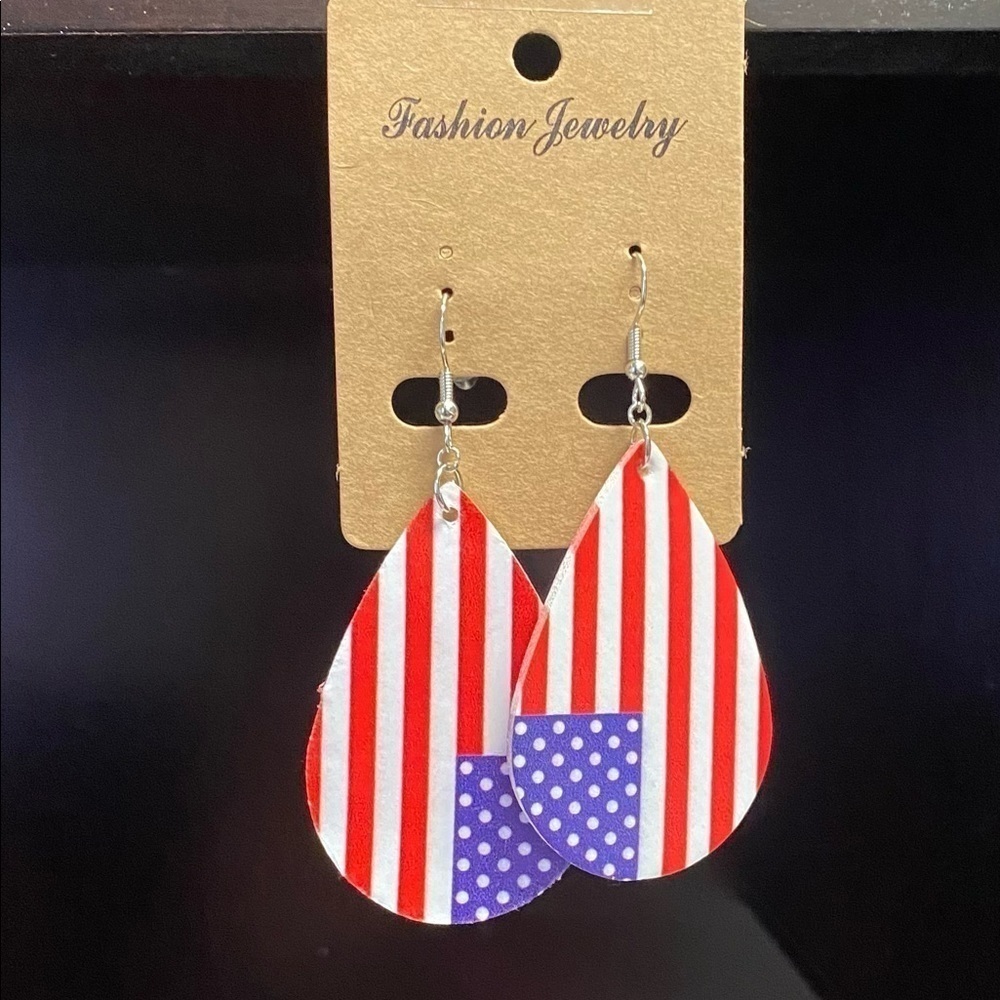 NEW LEATHER TEARDROP EARRINGS RED, WHITE, BLUE USA AMERICA FLAG